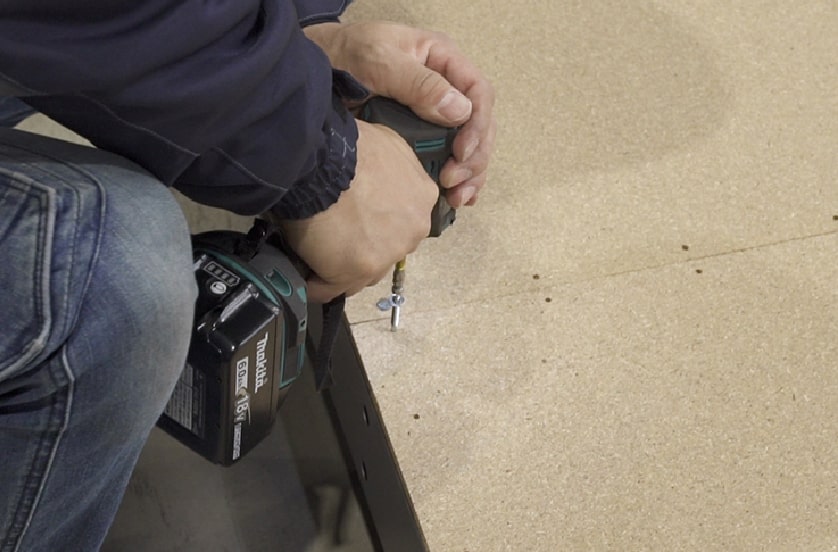 パネルの面材は全面にしっかりとビス留め済み